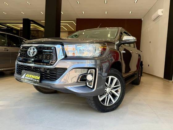 TOYOTA HILUX 2.8 SRV 4X4 CD 16V DIESEL 4P AUTOMÁTICO TOYOTA HILUX 2.8 SRV 4X4 CD 16V DIESEL 4P AUTOMÁTICO